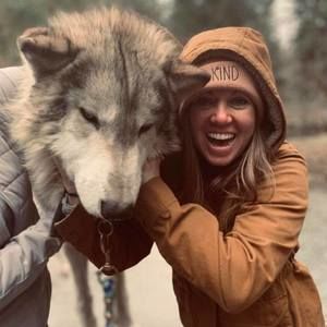 Meet your Posher, Alicia